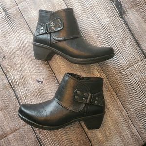 Black booties NWOT